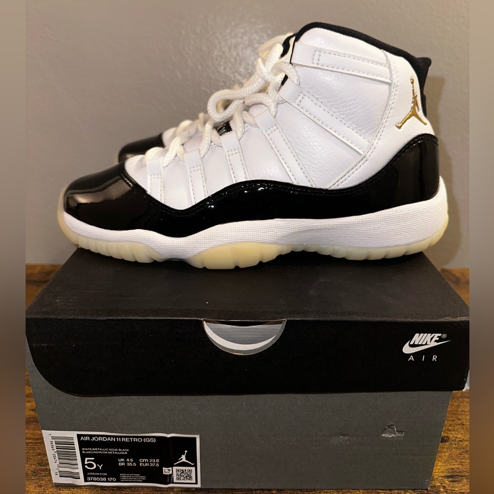 Nike Air Jordan 11 - Concord Kids Shoes Size 5y - White and Black